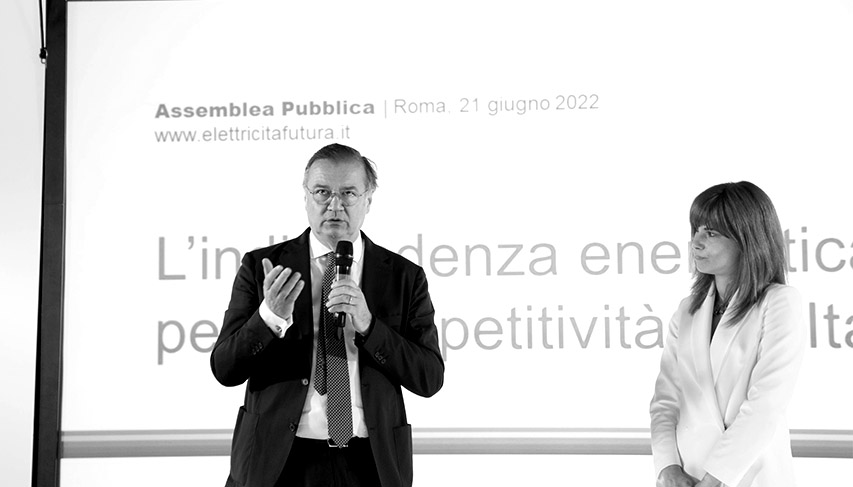 Piano Elettrico Rinnovabile 2030: per l’Italia 345 miliardi di benefici e 470.000 nuovi occupati